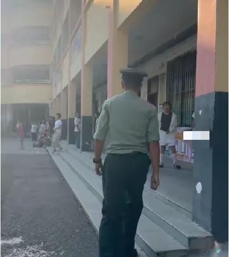 9月1日，安徽毫州，2年没见的哥哥为了给弟弟和家人一个惊喜，第一件事就是去接10
