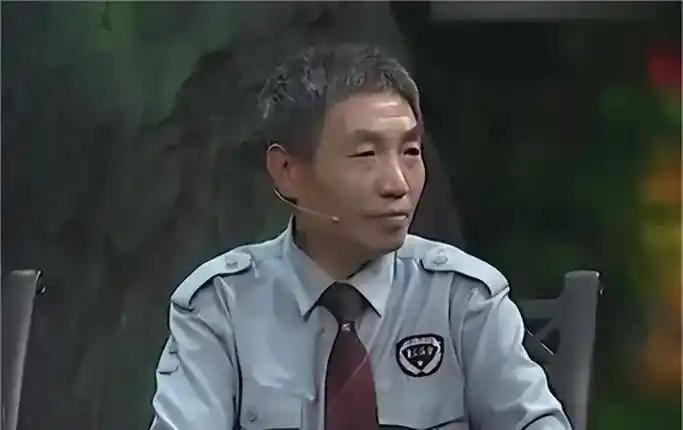 1970年云南发生地震时，一名老兵不顾危险，徒手从废墟中救出了14名女兵。

谁