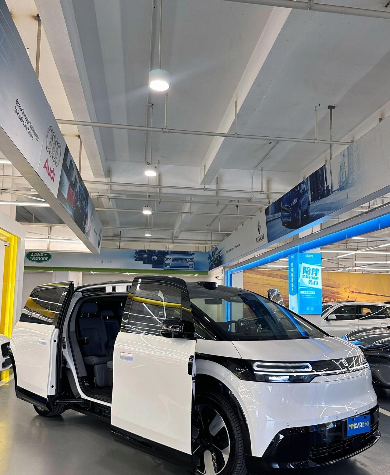 打破MPV刻板印象！4座布局+豪华内饰，这波操作谁看了不心动？是谁说MPV只能笨