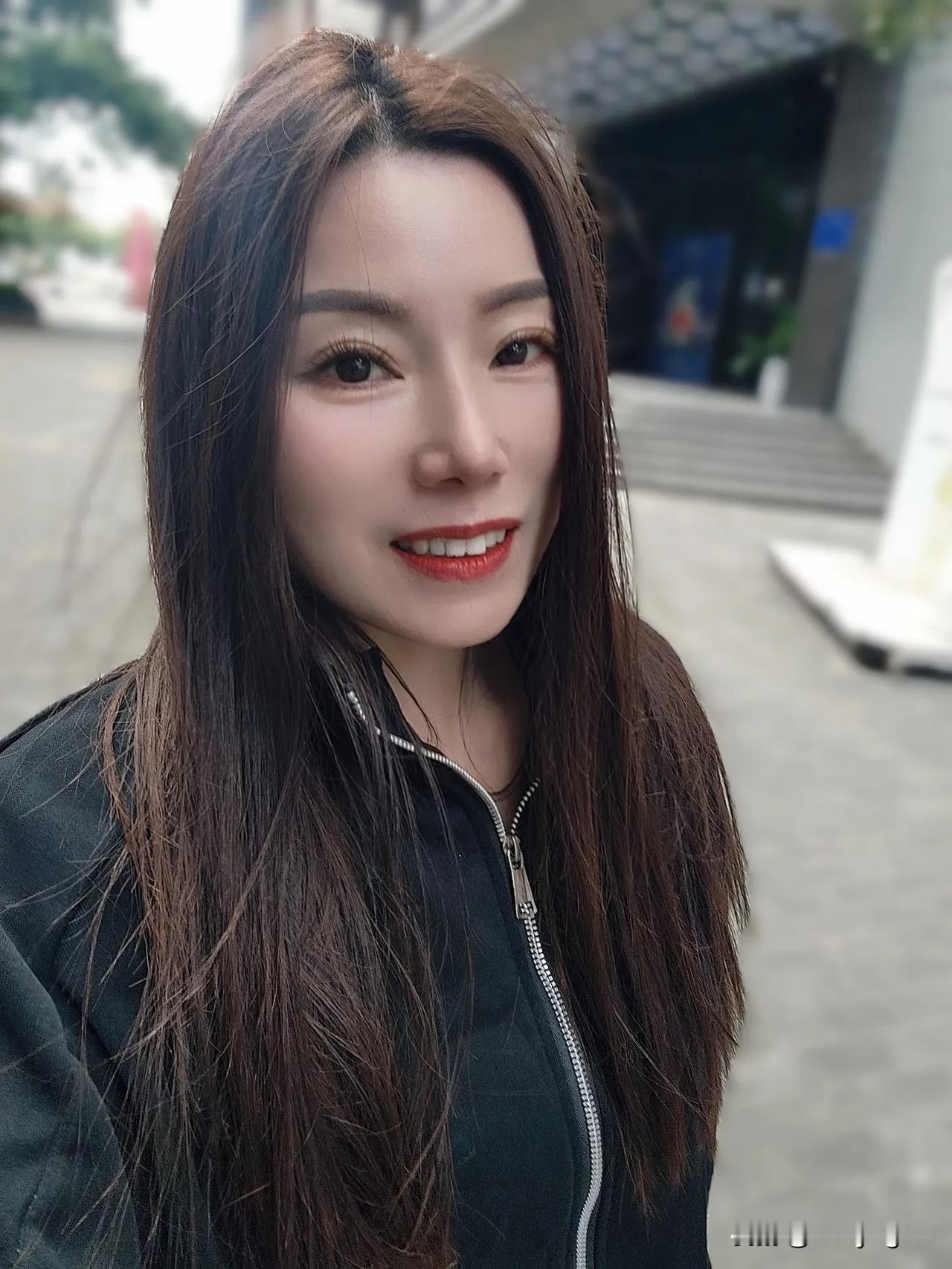 冷的是天气，暖的是人心，美的是你，早安吖[太阳]冬日一句心情 
​