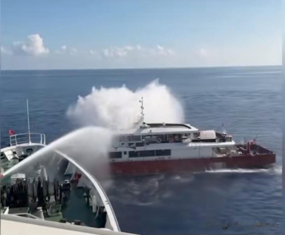 台湾海巡署太嚣张了。

国庆节这天，在东沙岛以东海域，大陆两艘渔船 “粤惠东渔7