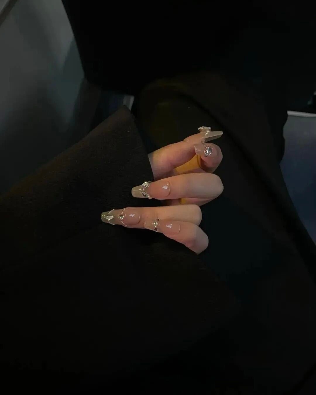 这一生的筹码太重了 如果遇到每个人都要付出我的时间 精力 睡眠 眼泪 还没结果的