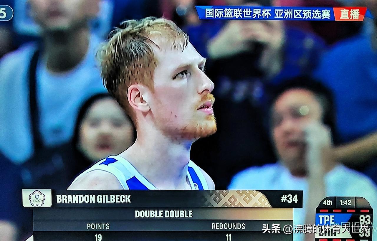 今天台湾省男篮最郁闷的球员就是这个高博凯了！上半时篮下成为了他疯狂表演的舞台，中