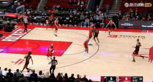 超离谱——公牛前17分申京头上丢了12分！
图1：最后1秒功亏一篑；图2：开局被