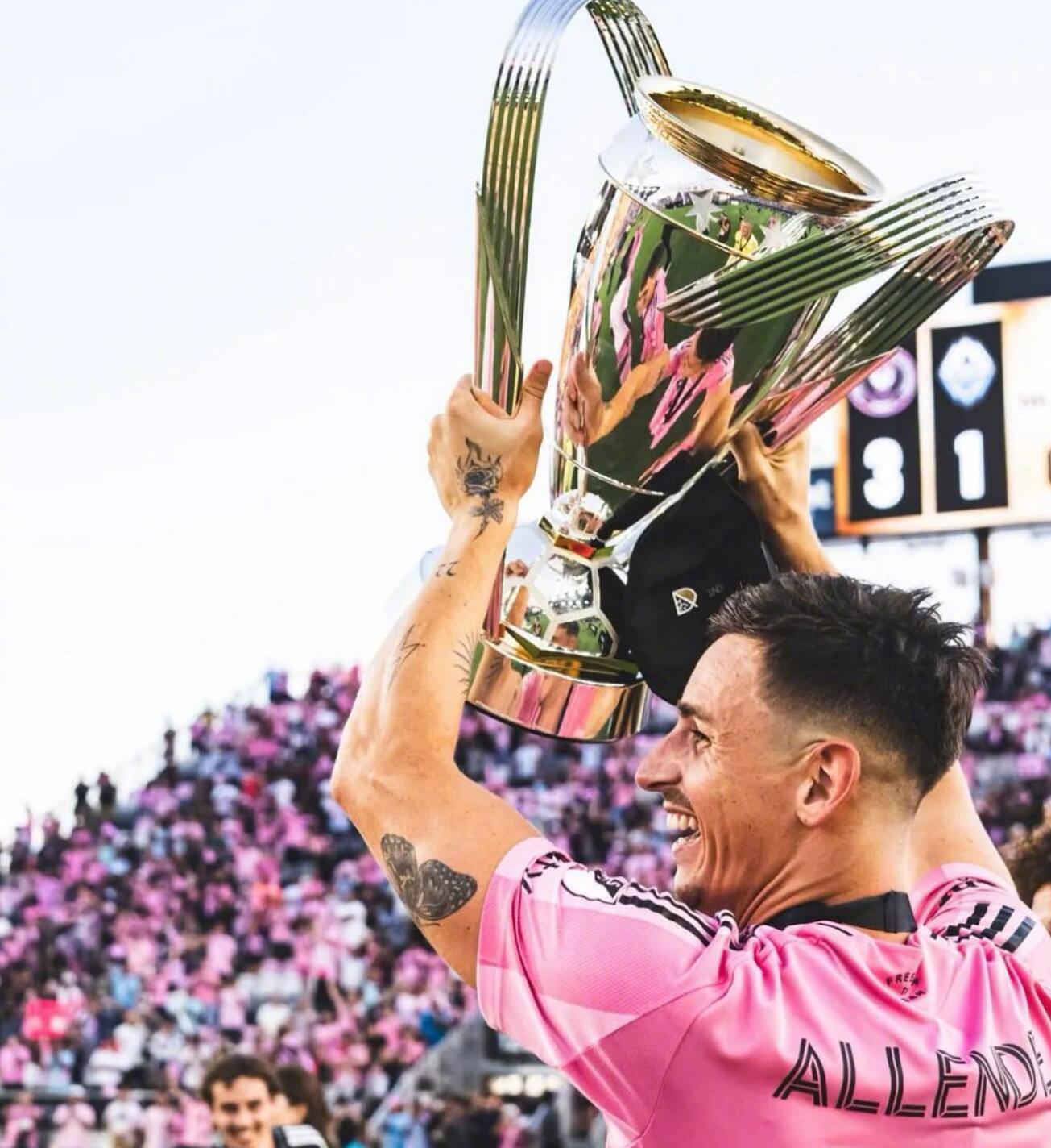 记者罗马诺报道，塔德奥-阿连德的未来谈判正在进行中，这位前锋在迈阿密国际度过了一