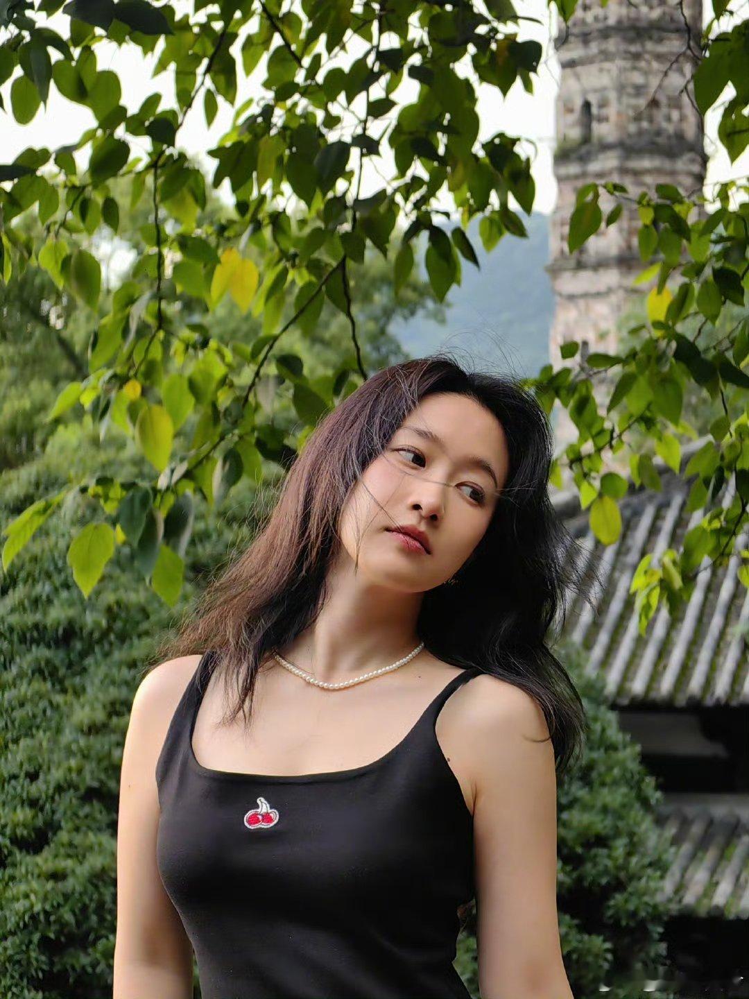 刘美含谈恋爱了 “发信息都会脸红”这句话，配上她的语气简直绝了！甜妹的恋爱果然自