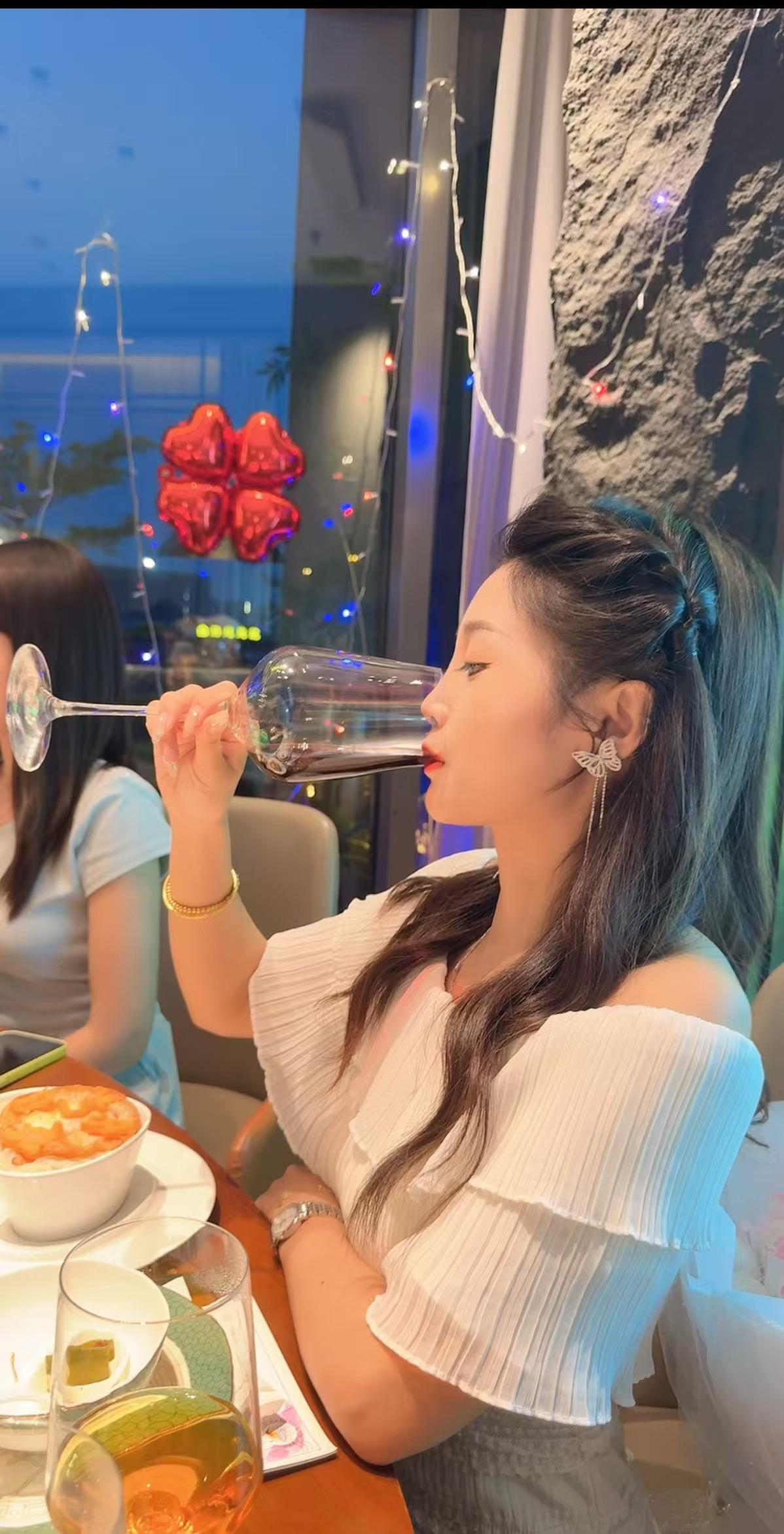 人生岂止爱恨，还有孤独和酒，更有梦想与生活