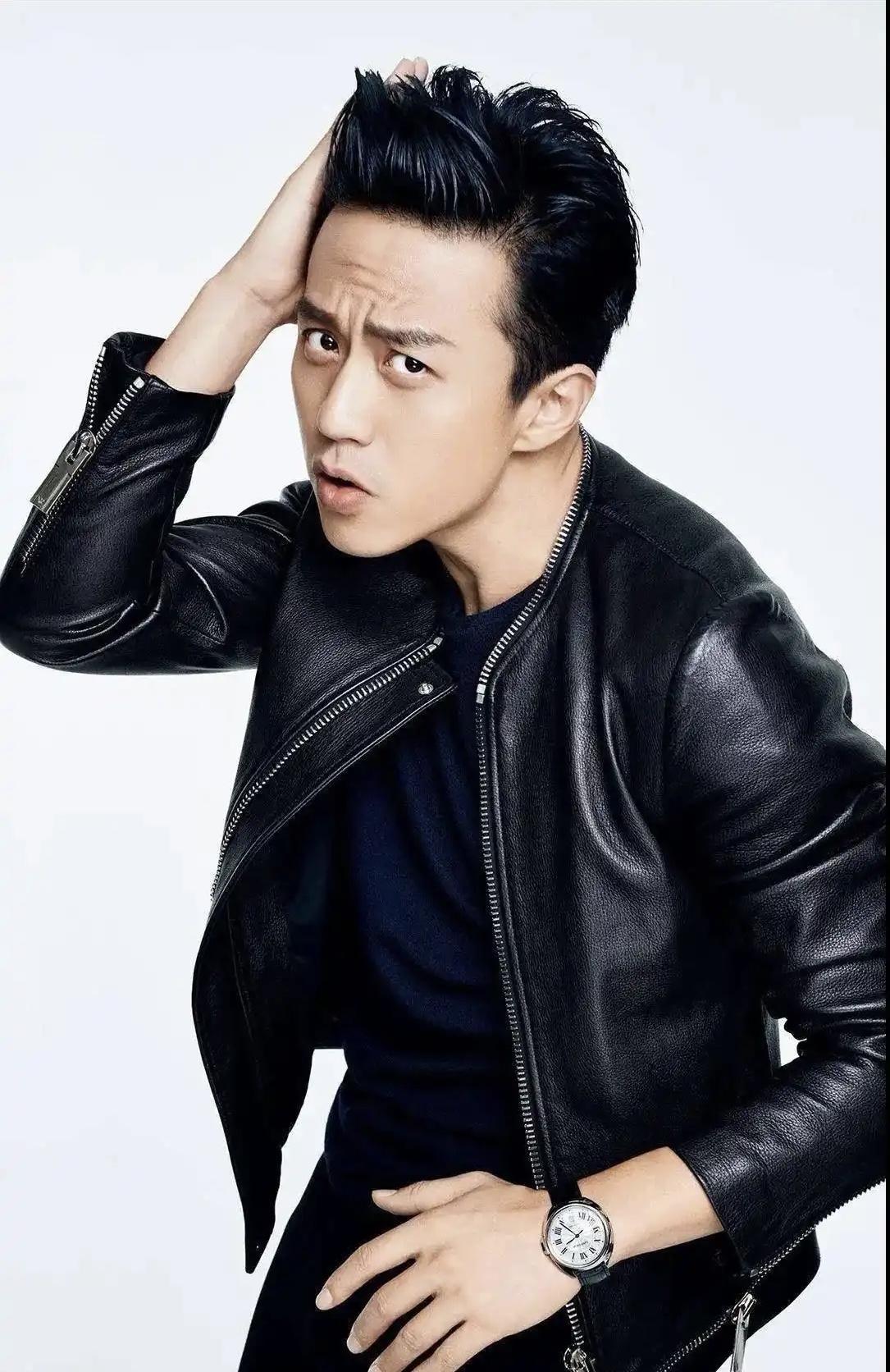 邓超简历：
民族：汉族
年龄：1979年生人，47岁
身高：180cm
体重：7