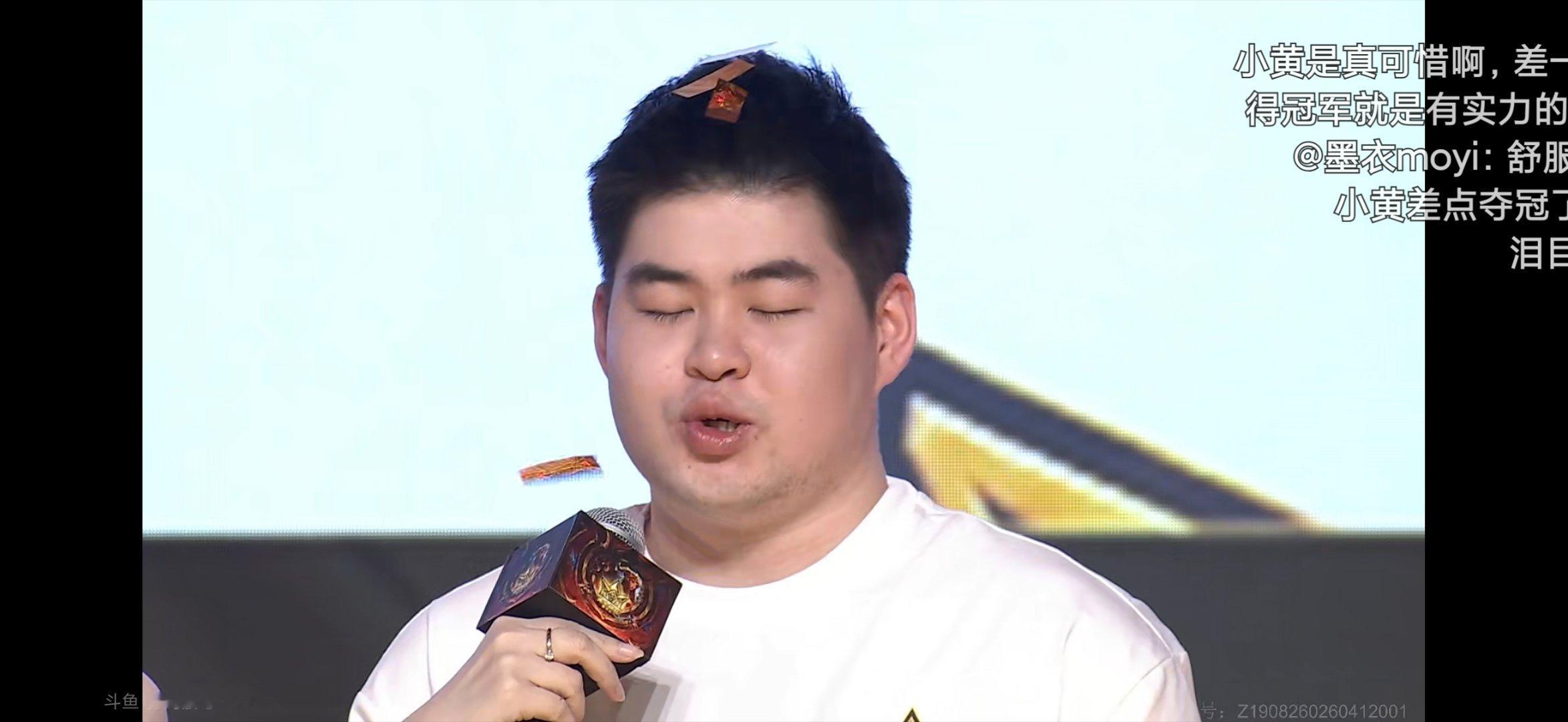 炉石传说 太刺激了，最后一把没有听牌的小黄吃鸡了，最后积分第一ClaoNone的