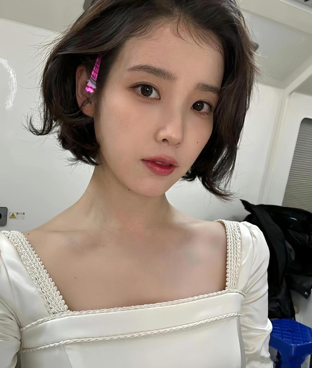 #IU为100名工作人员预订返韩商务舱#IU永远的姐他们团队氛围超级好#IU给所