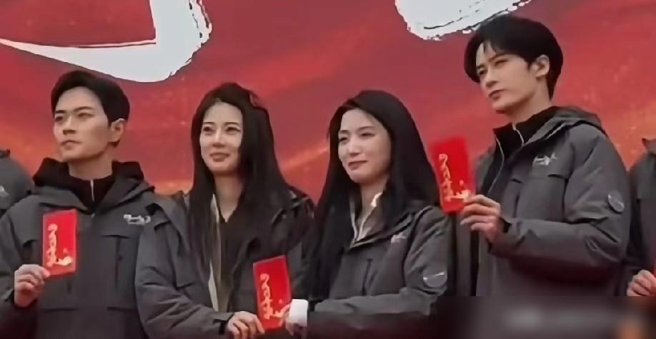 这剧组真是把“捧高踩低”演到了极致，连个开机利是都能发出一股子穷酸势利味儿。
