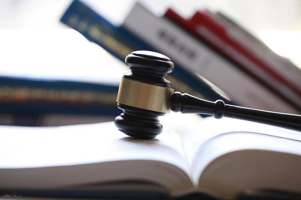 店长骚扰女同事还骂“赔钱货”！被解雇后索赔7000元，法院：驳回，活该！
 
谁