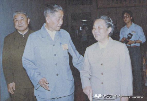 1984年程子华(中)、高存信(左)与徐向前元帅夫人黄杰在一起。