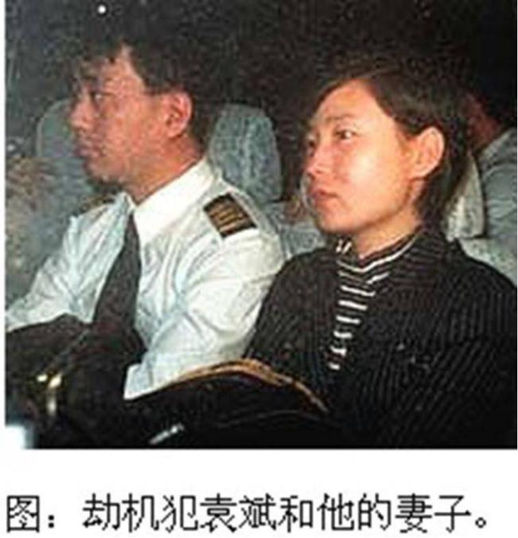 1998年，国航机长驾驶载有95名乘客的客机叛逃台湾，飞至台湾西南部空域时，4架