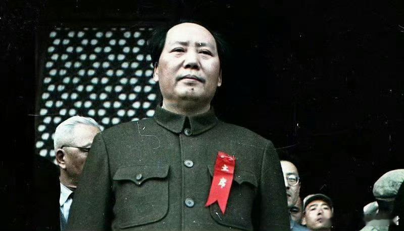 他说，人民万岁！毛泽东同志诞辰132周年