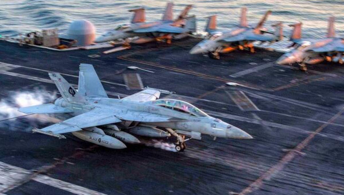 【18艘美军军舰围着伊朗打】

随着美国和以色列持续攻击伊朗，美军在中东区域的兵