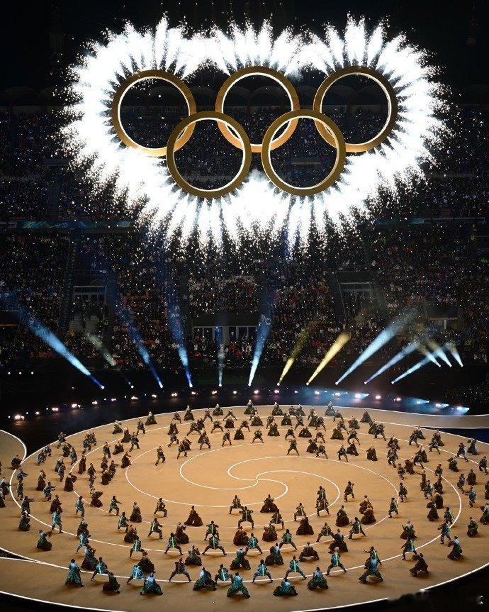 米兰冬奥会开幕式神图 2026年米兰冬奥会开幕式正在进行中，《队报》更新社媒晒出
