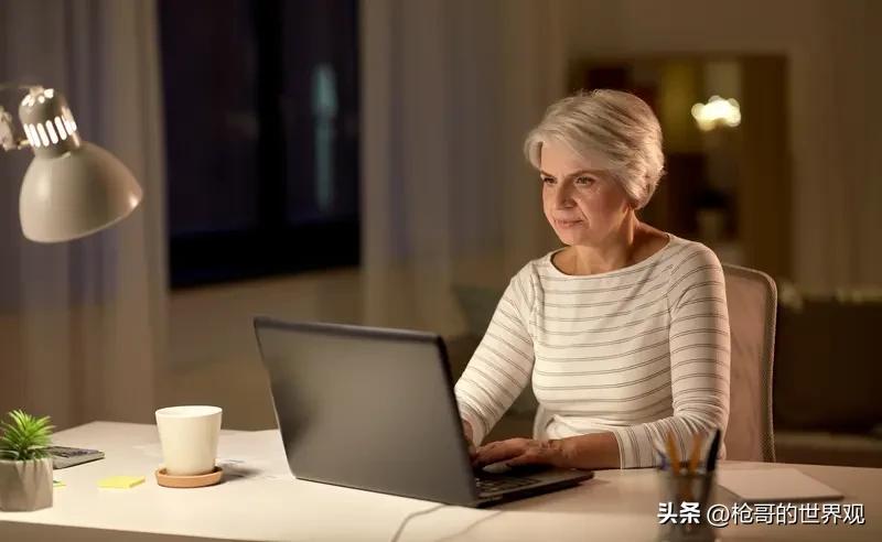 我认为工作防老
         首先，工作使大脑得到合理的有氧运动，使生活更加