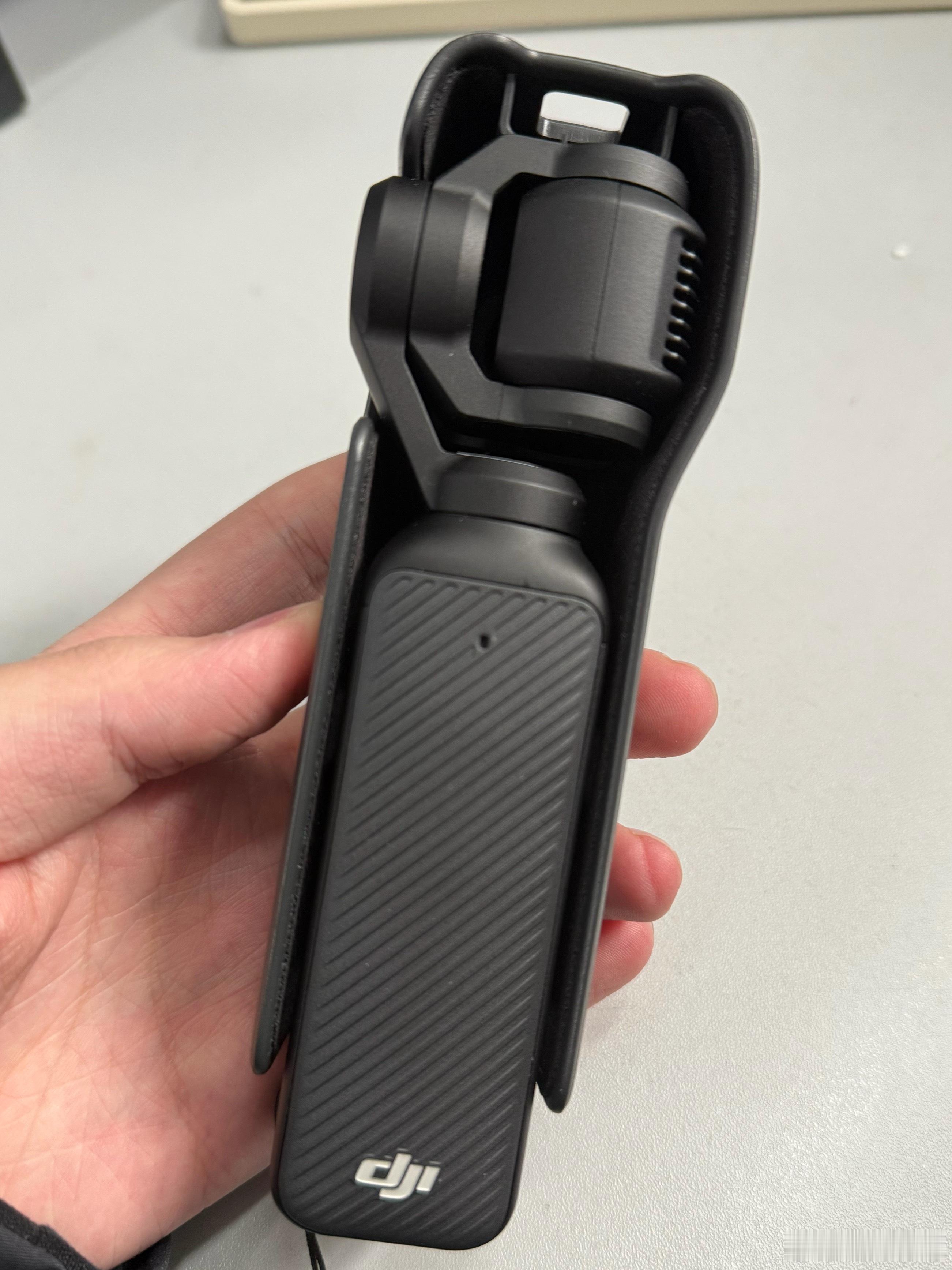 有了iPhone还用买大疆吗不知道其他人怎么想的，我反正觉得有必要买，iPhon