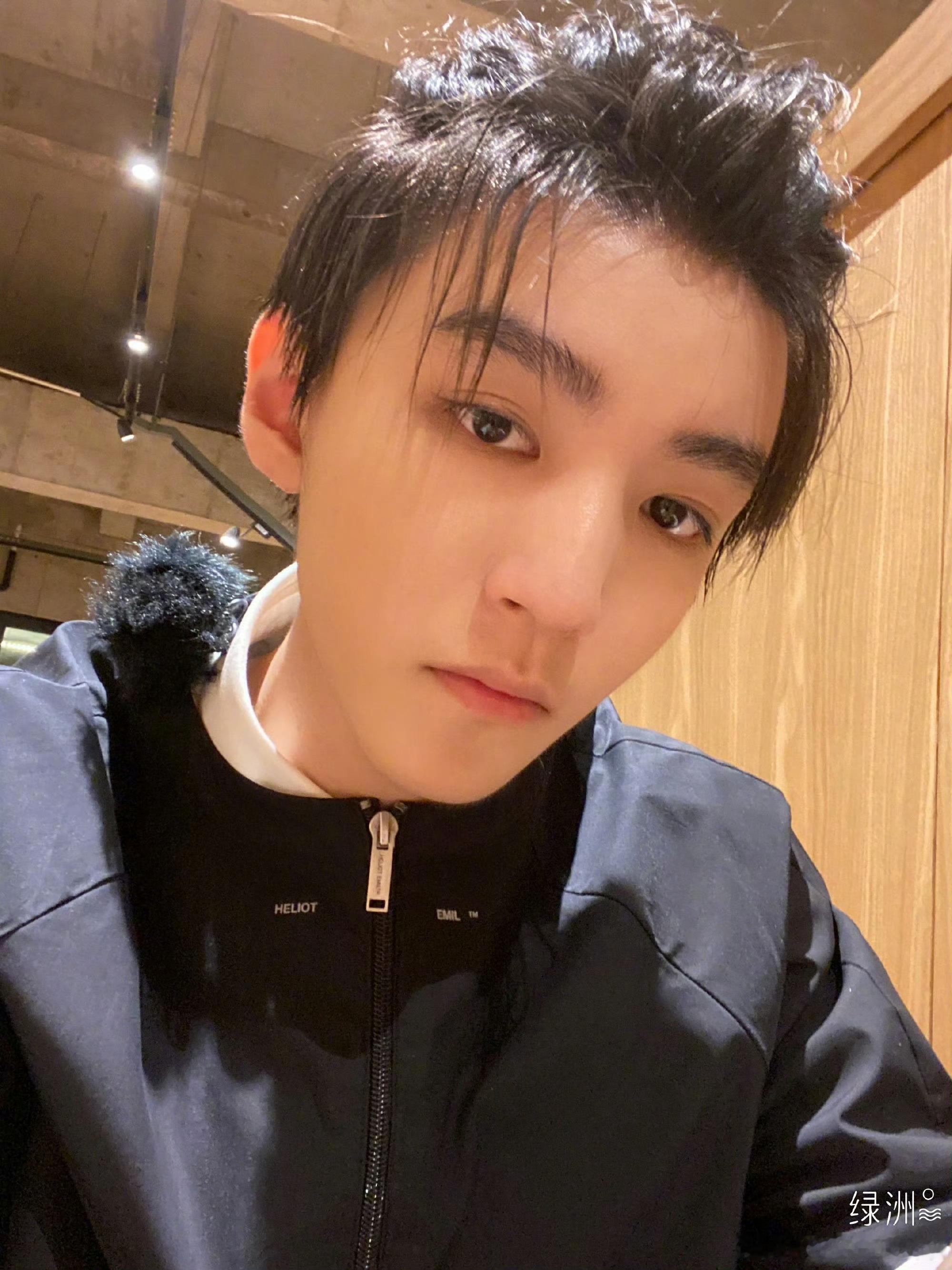 电影刺猬  你的眸是深情的海𝒀𝒐𝒖𝒓 𝒆𝒚𝒆𝒔 𝒂𝒓𝒆 ?