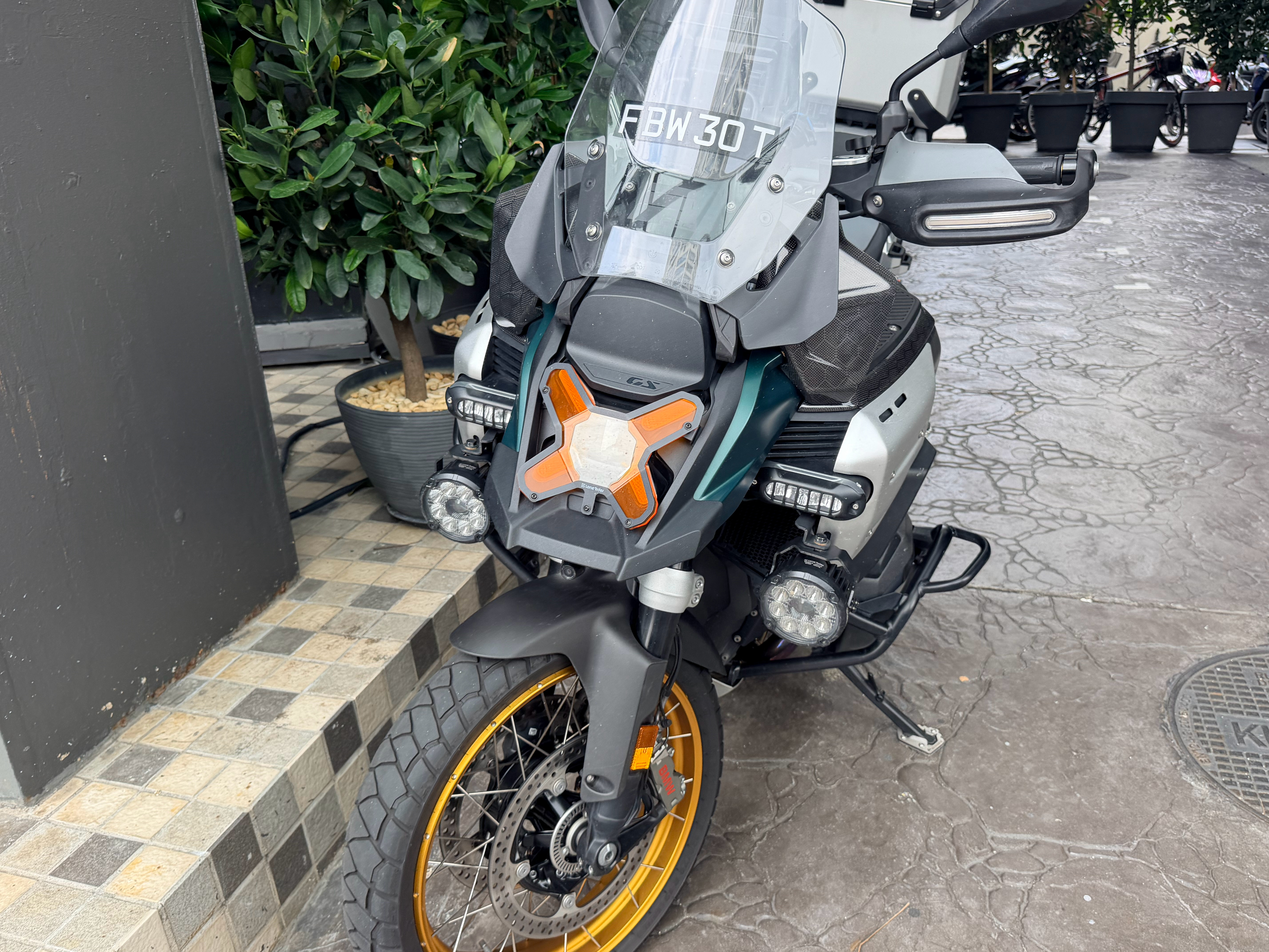槟城的车。 