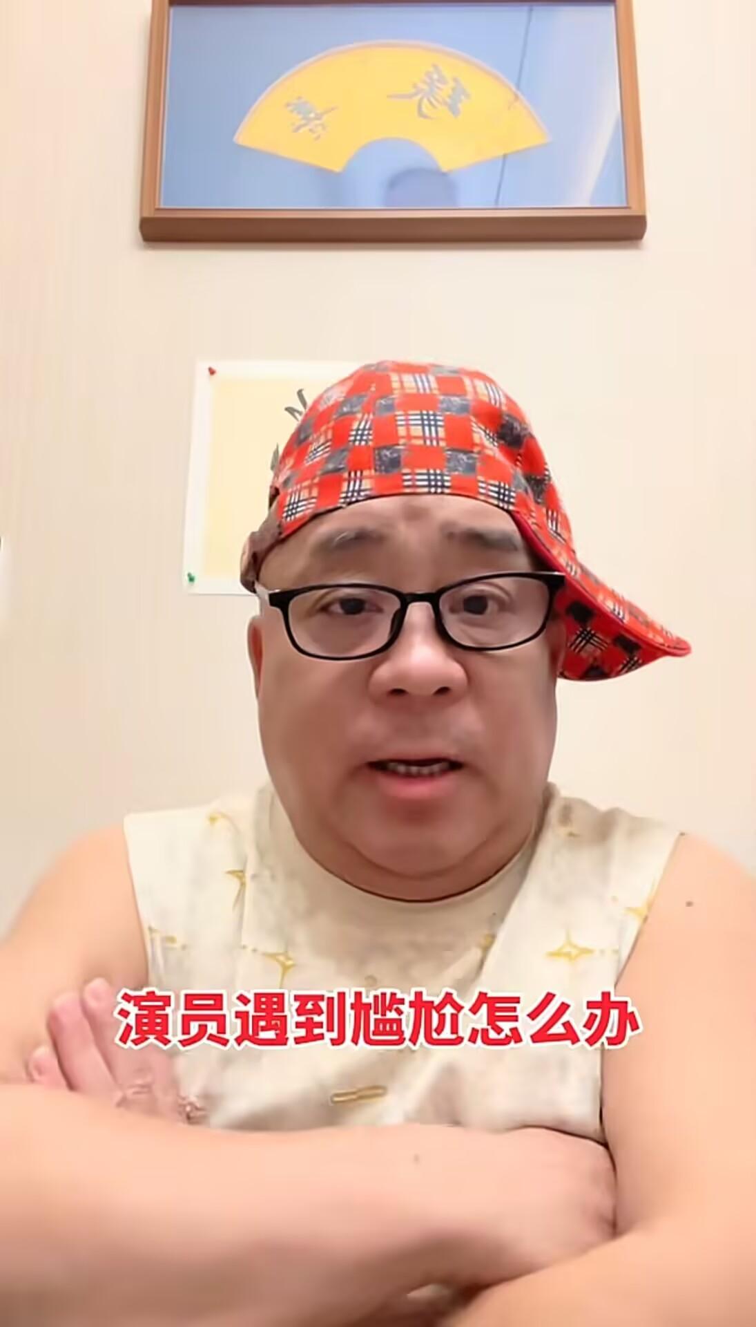 杨少华遇到起哄的是怎么解决的？一句“累了吧”巧妙化解。

在某次演出中，杨少华一