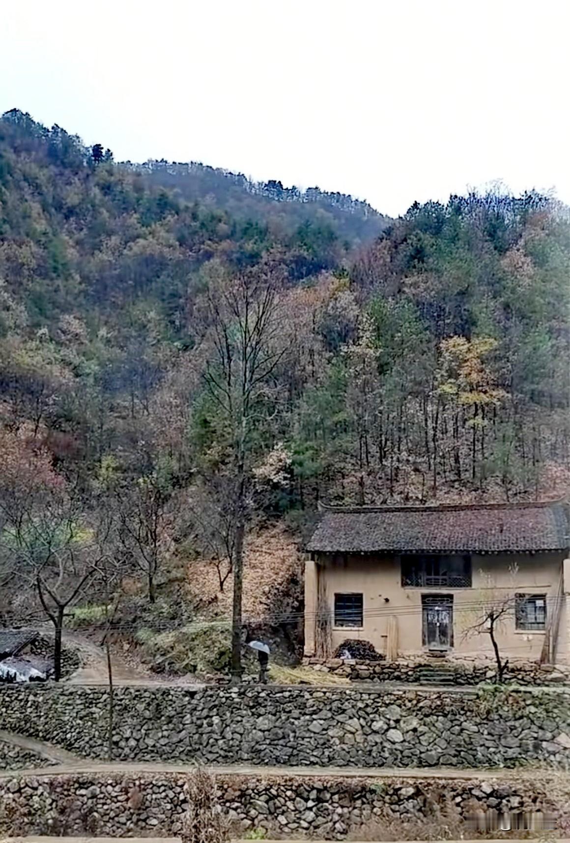 农村的风景就像一首无声的诗，土坯房、石头砌梯田，那是岁月的痕迹。
就像湖滨区高庙