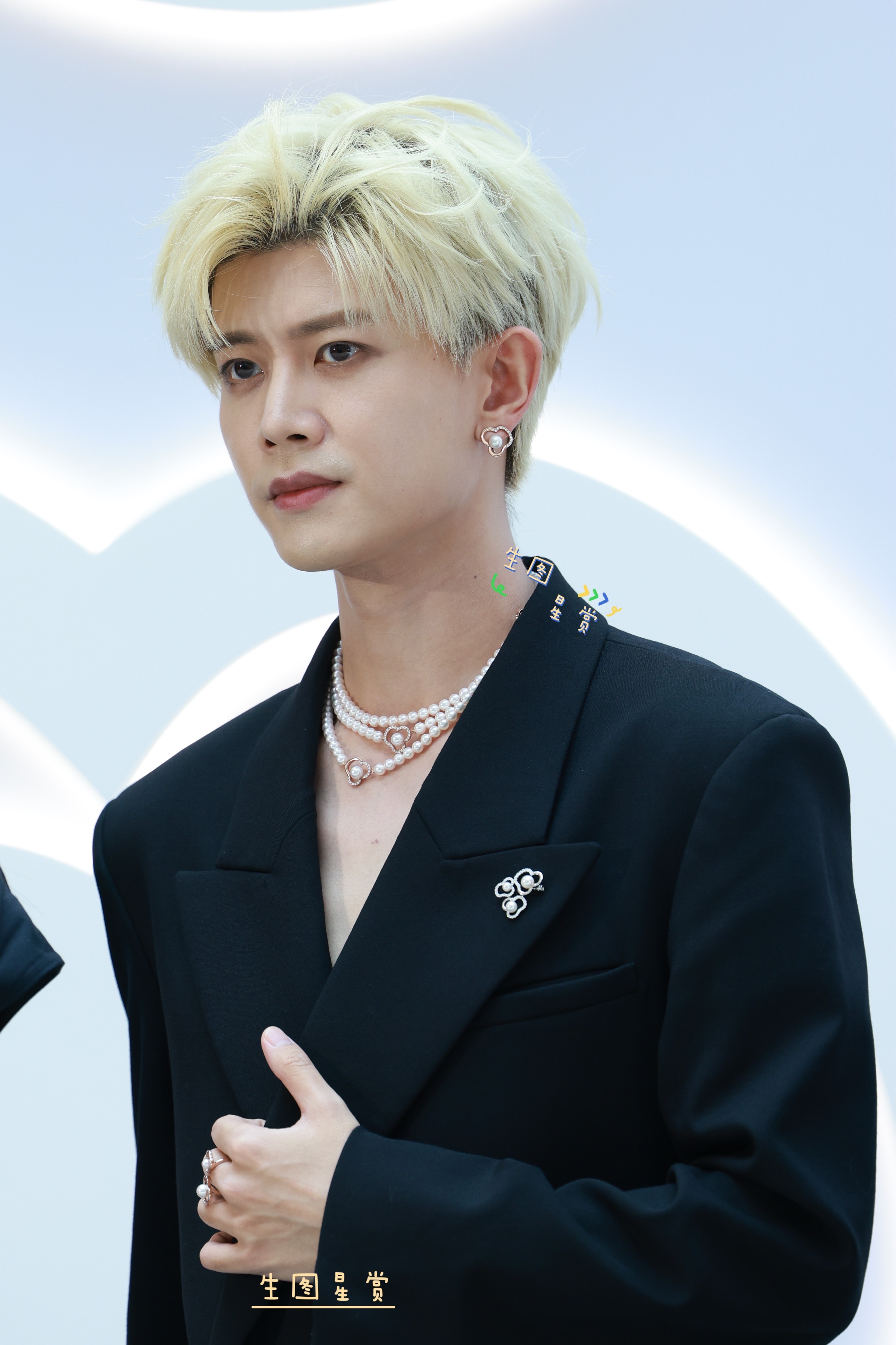 任嘉伦上海品牌活动生图，金发冷酷型男🌟任嘉伦[超话] ​​​