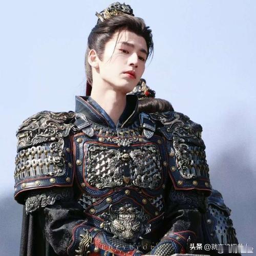 电视剧《琢玉》中张凌赫饰演的将军谢征，脂粉气太重、过度美颜，没有军人该有的硬朗、