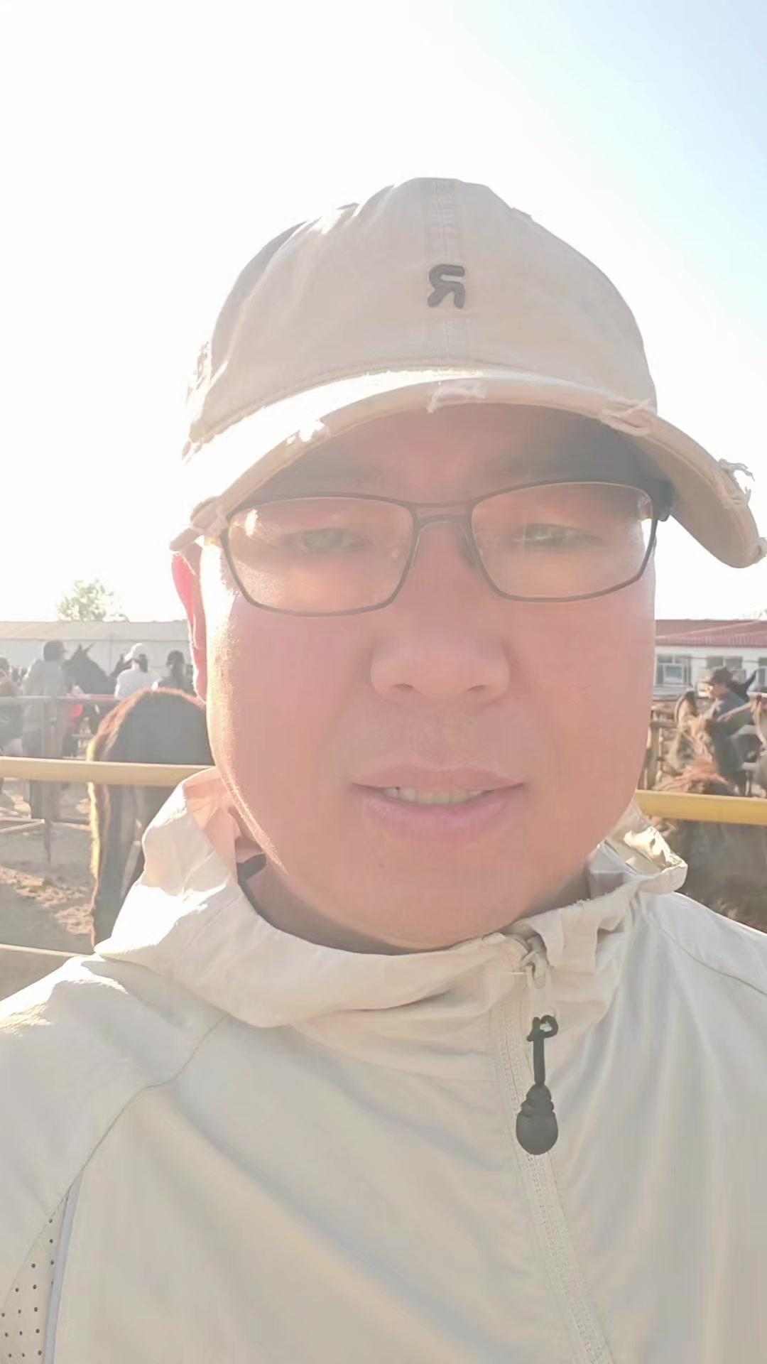 如何分辨土驴苗和改良驴苗？🐴养驴新手注意！选驴苗前先分清土驴和改良驴：土驴身形