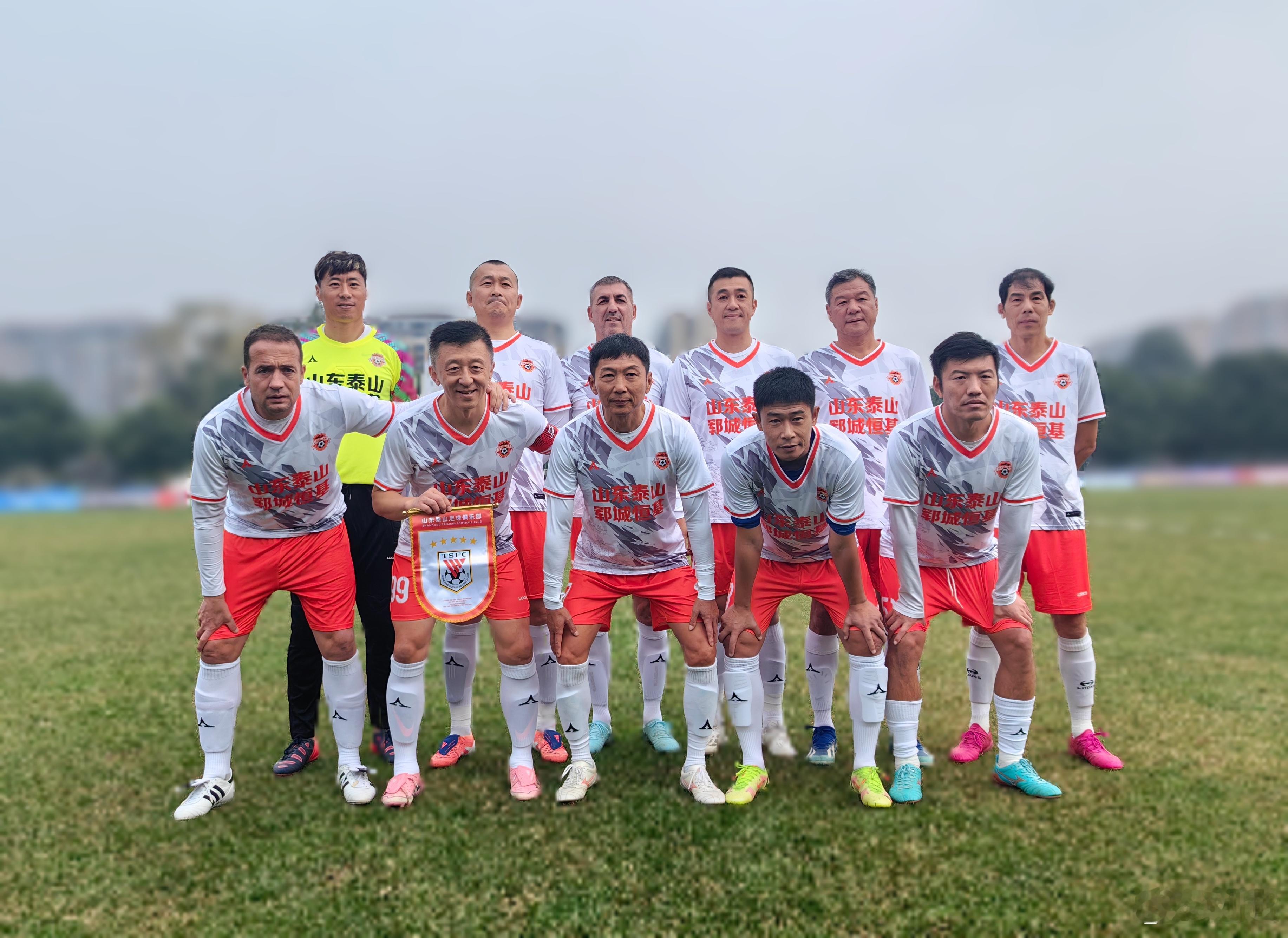 带着友情，带着热爱，带着半残的关节，带着新旧伤，带着肿腿，完成了我的任务。打满两