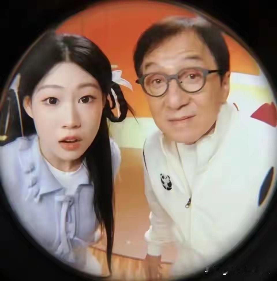 小沈阳女儿被质疑德不配位，她与成龙合作被吐槽星二代资源咖，说到底还是实力与资源不