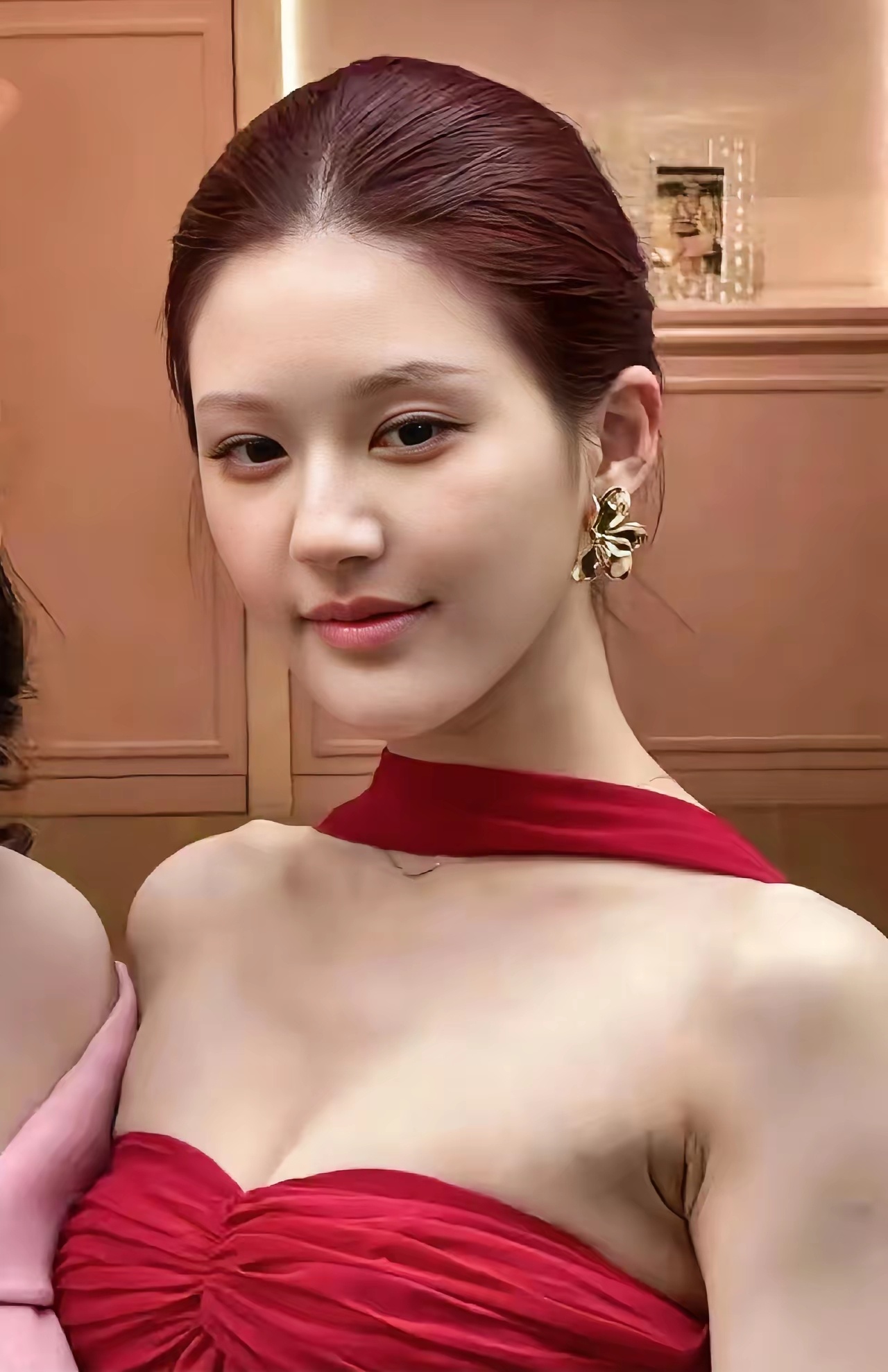 我有预感以后赵露思很难接到好资源了不是演技问题，也不是外貌原因而是​她身上争议太