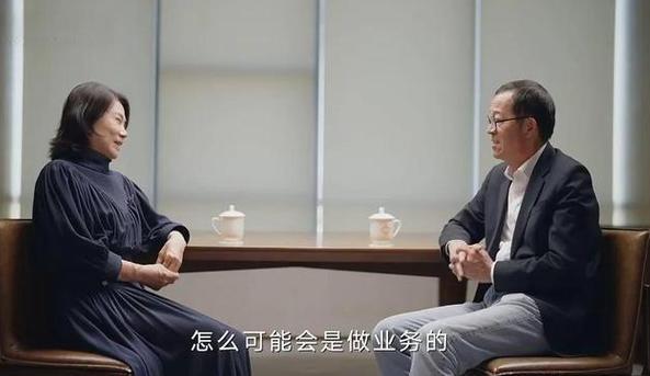 一次，俞敏洪问董明珠：“为什么你丈夫去世将近30年你都没有再婚？”董明珠也不藏着