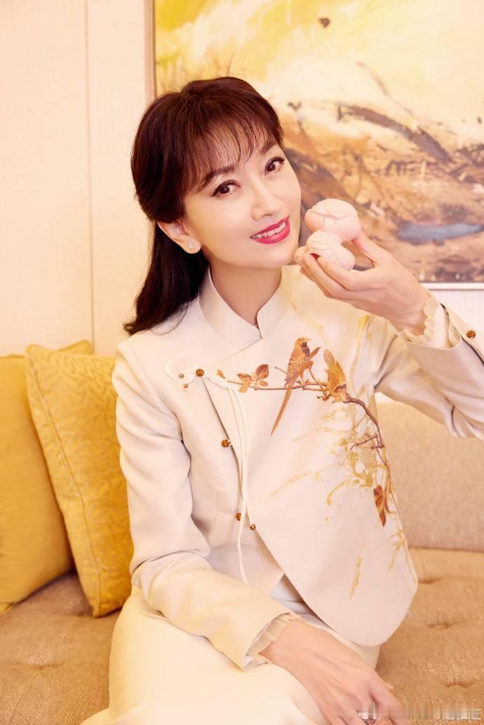 谁懂白蛇小青蛇年合体的回忆杀  蛇年新春，惊喜连连！女神最新短片震撼发布，小白小