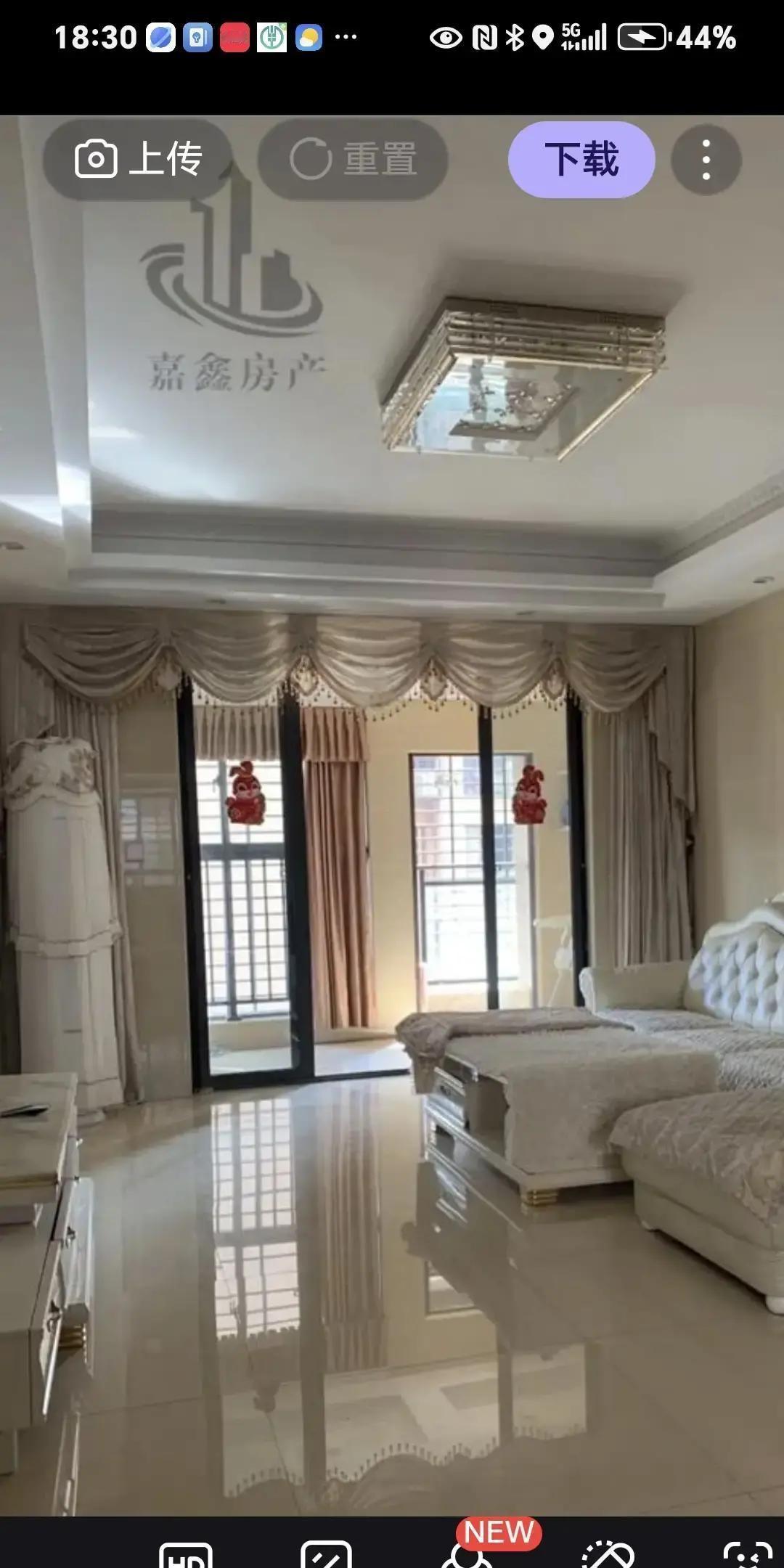 儿子劝我妈卖房搬去他家，说房价涨得快，早点卖能多出几十万，一家人住一起也方便照顾