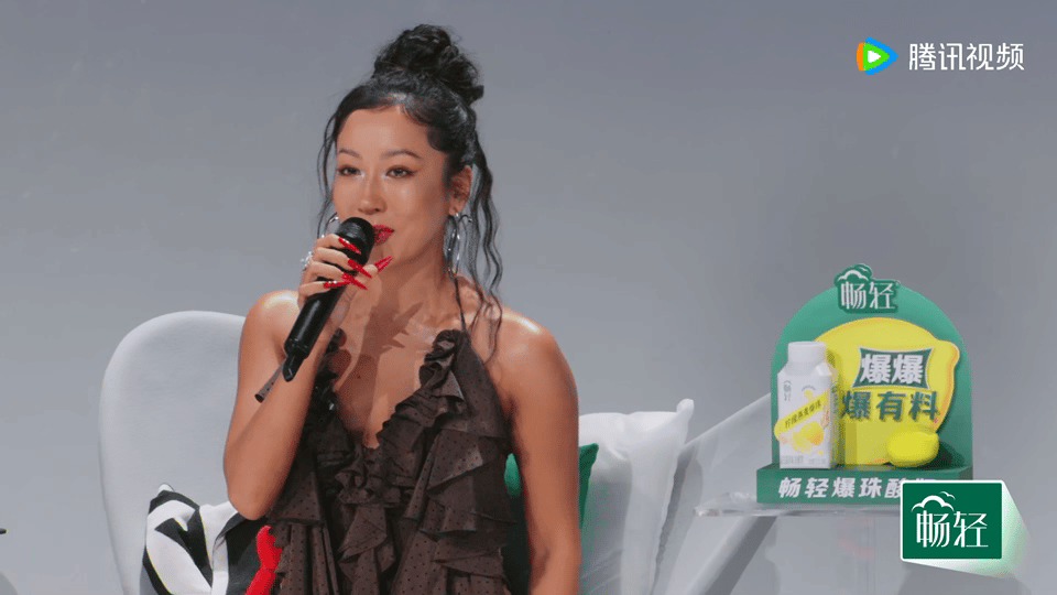 吉克隽逸看自己的来时路哭崩了谁看了不哭！吉克隽逸落泪瞬间太戳心，大概是想起独自打