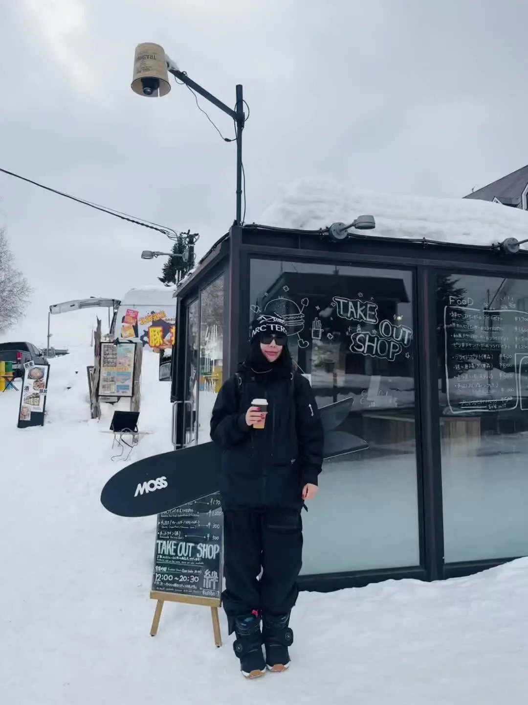 滑雪女孩 勇敢的人先享受冰雪