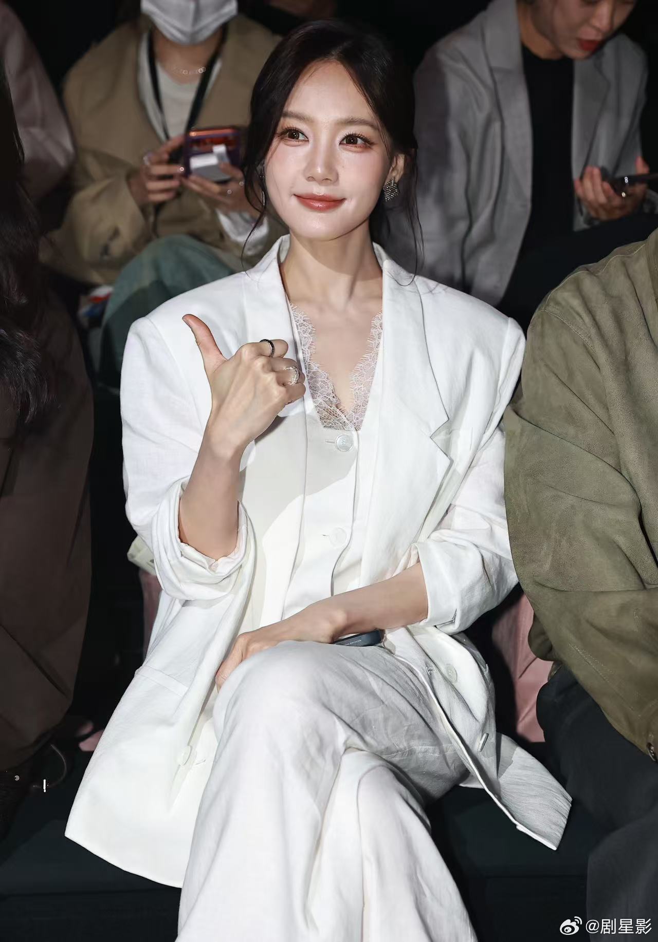 李一桐说自己肿成悲伤蛙 真的是觉得又好笑又很心疼了呀，没有想到李一桐说自己肿成悲