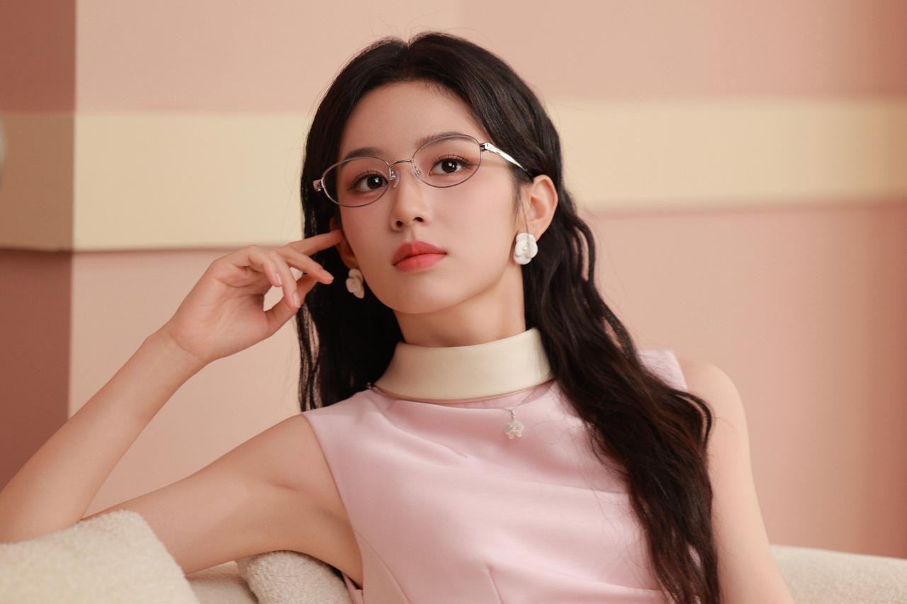 帕森眼镜品牌代言人周也PARZIN帕森眼镜 全世界最适合戴眼镜的人我说就是周也了