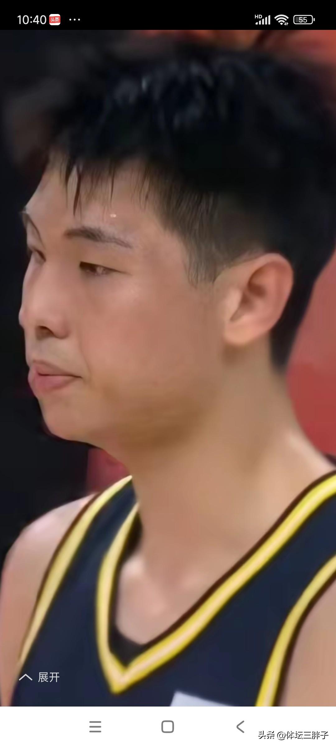 广东男篮昨晚一上来就大比分领先，久违的快乐，崔永熙在座位上笑了一晚上，小崔笑的好