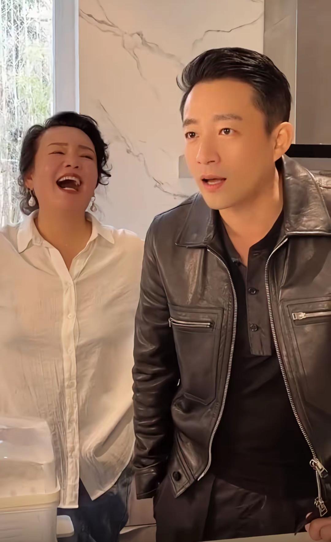 张兰和汪小菲这母子俩，真是比连续剧还精彩，三天两头就上演一出大戏。

这次的导火