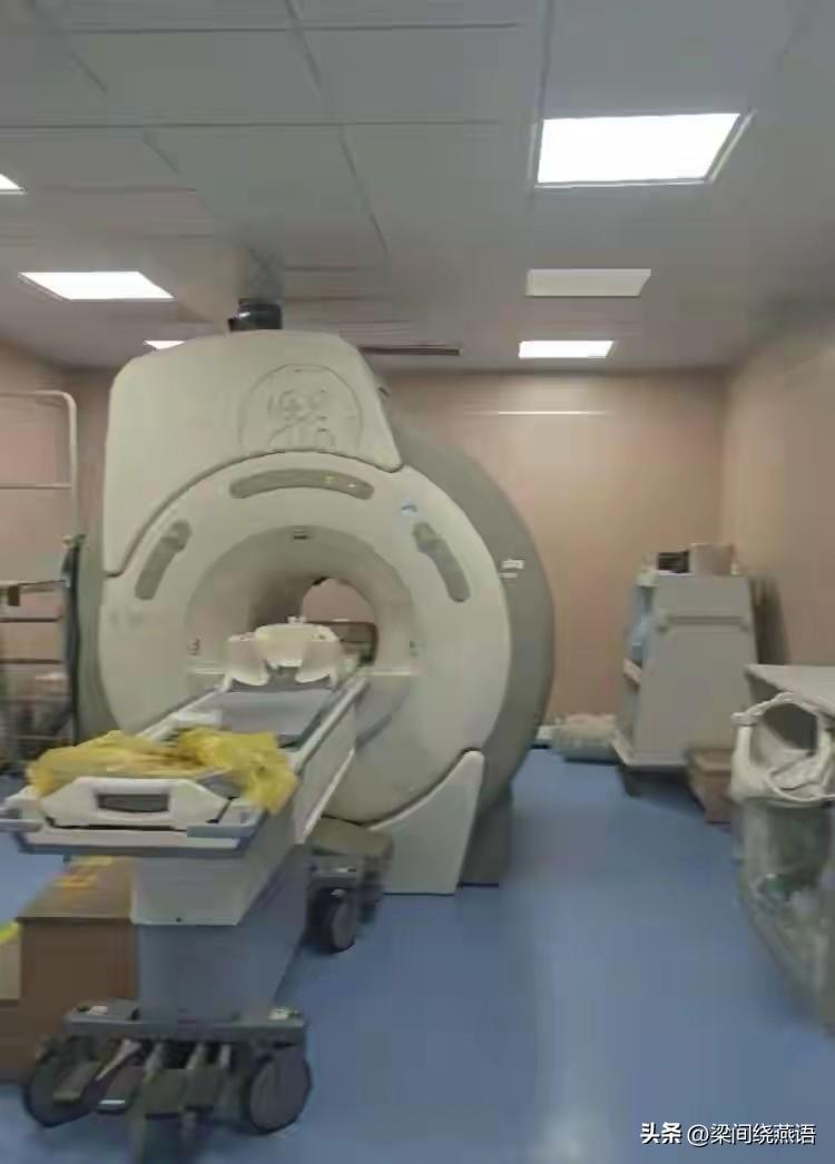 武汉男子被困核磁机6小时，最讽刺的是救他的不是医生，是保洁员！从凌晨到清晨，唐先