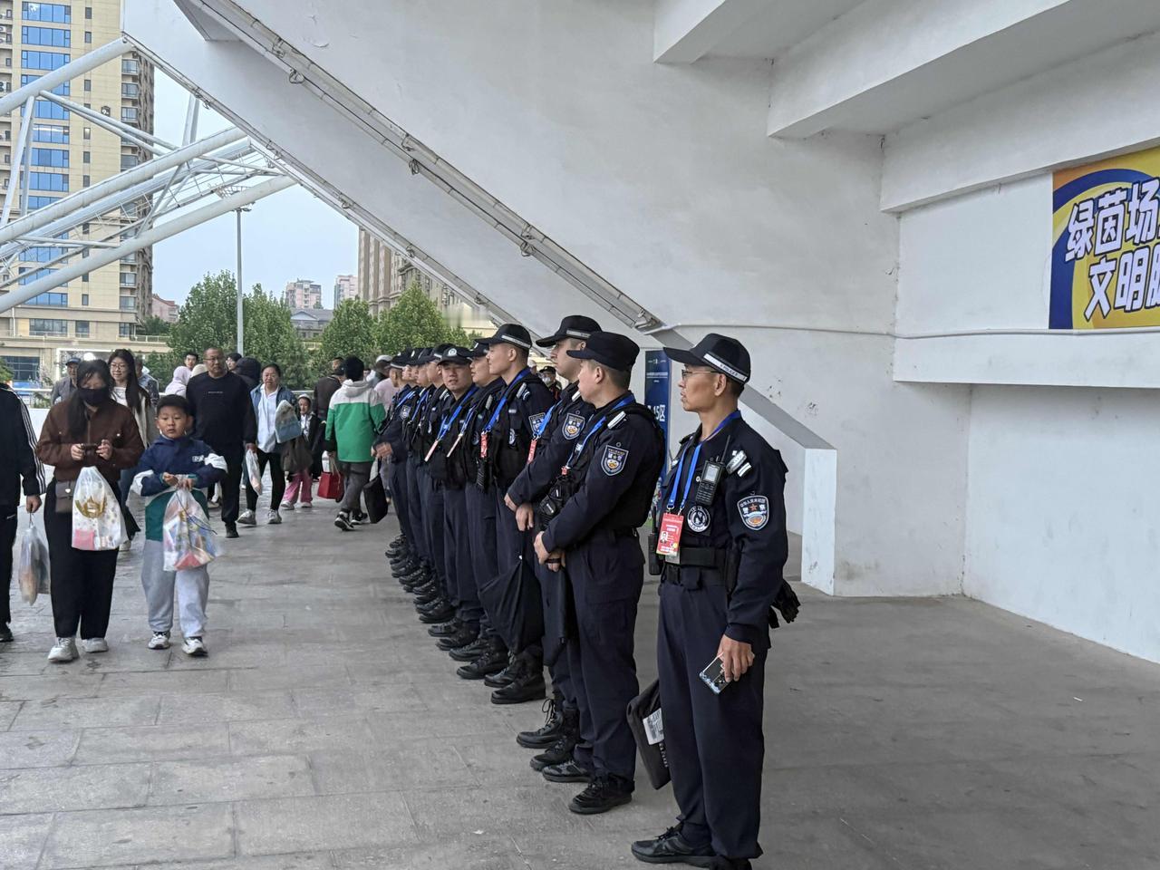 这个五一周末抽空来了一趟招远，看了一场齐鲁超级联赛烟台队主场比赛，感觉招远主场办