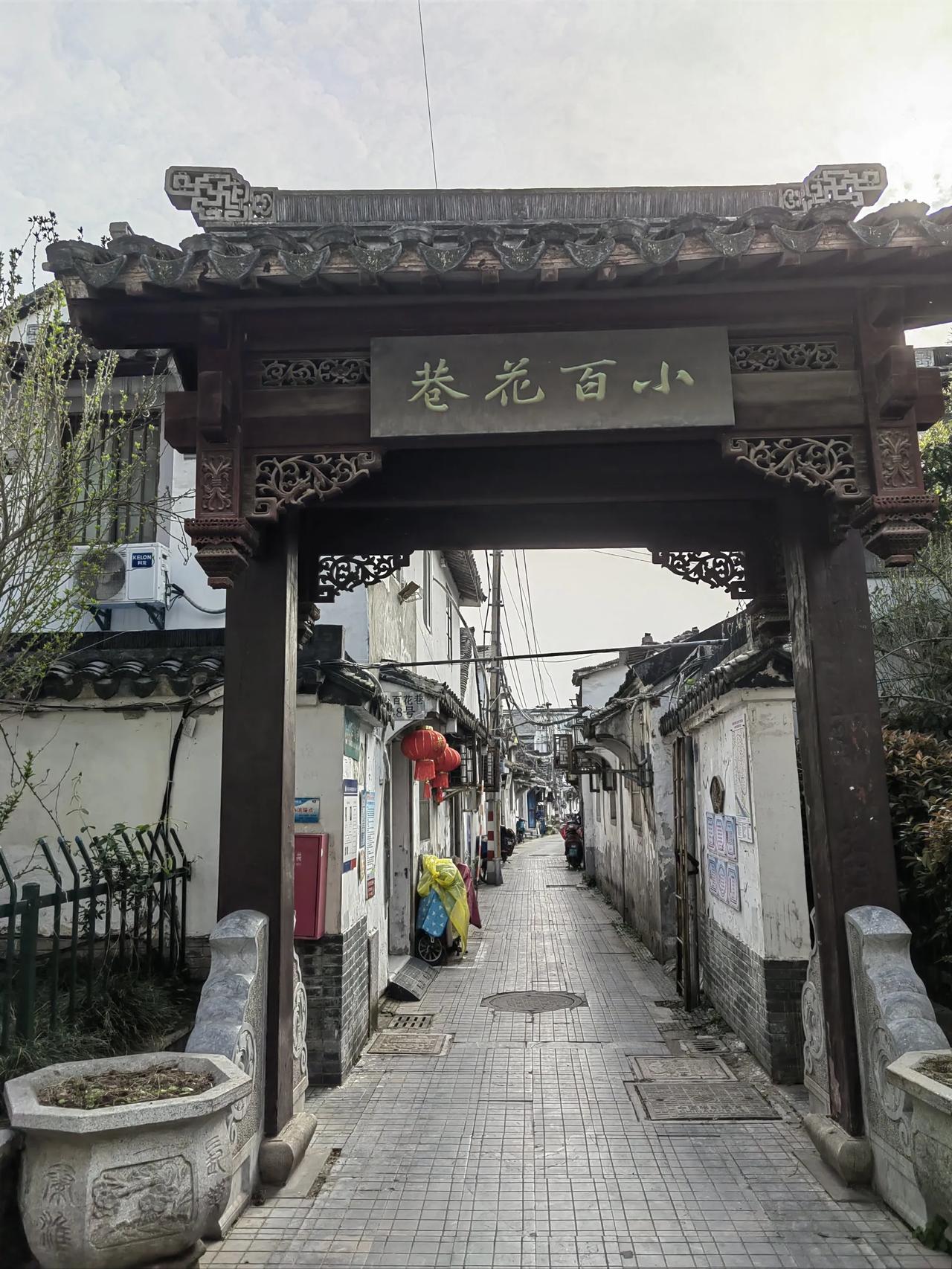 上联：？？？
下联：城南巷里酒正香。