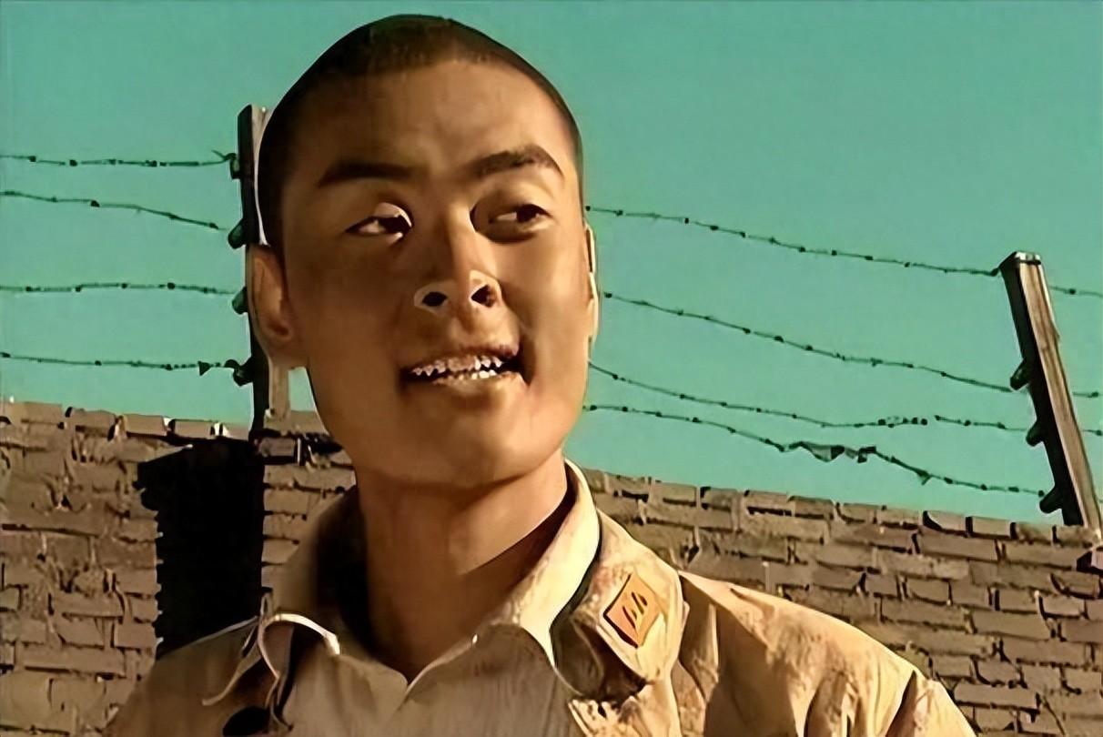 他曾经被导演侮辱想跳楼，靠妻子走出低谷，如今终成影帝片约不断
在娱乐圈这片看似星