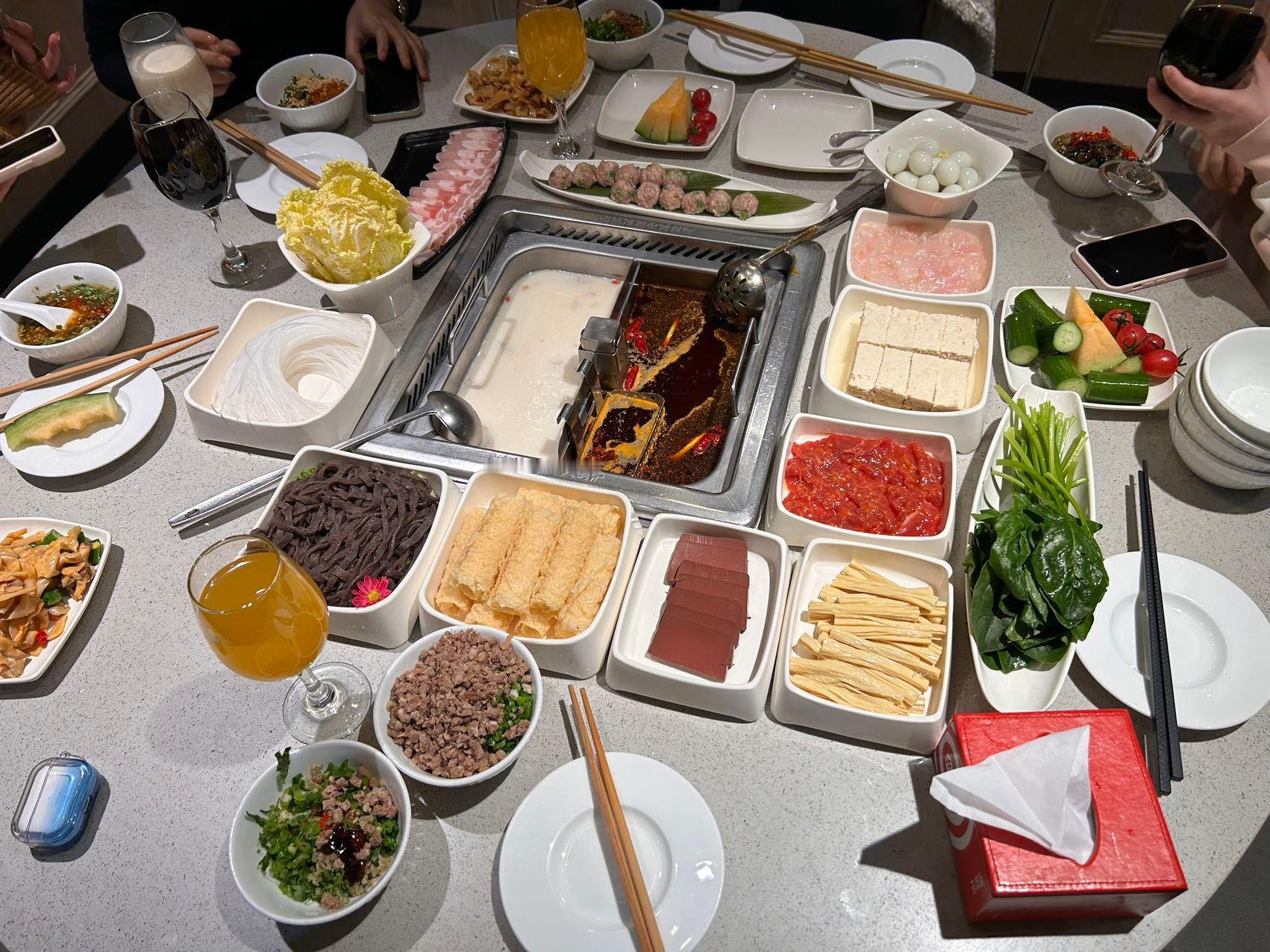 #除了羊肉卷立冬还能吃什么# 立冬可以吃很多东西叭除了饺子外，我们家都会组织亲戚