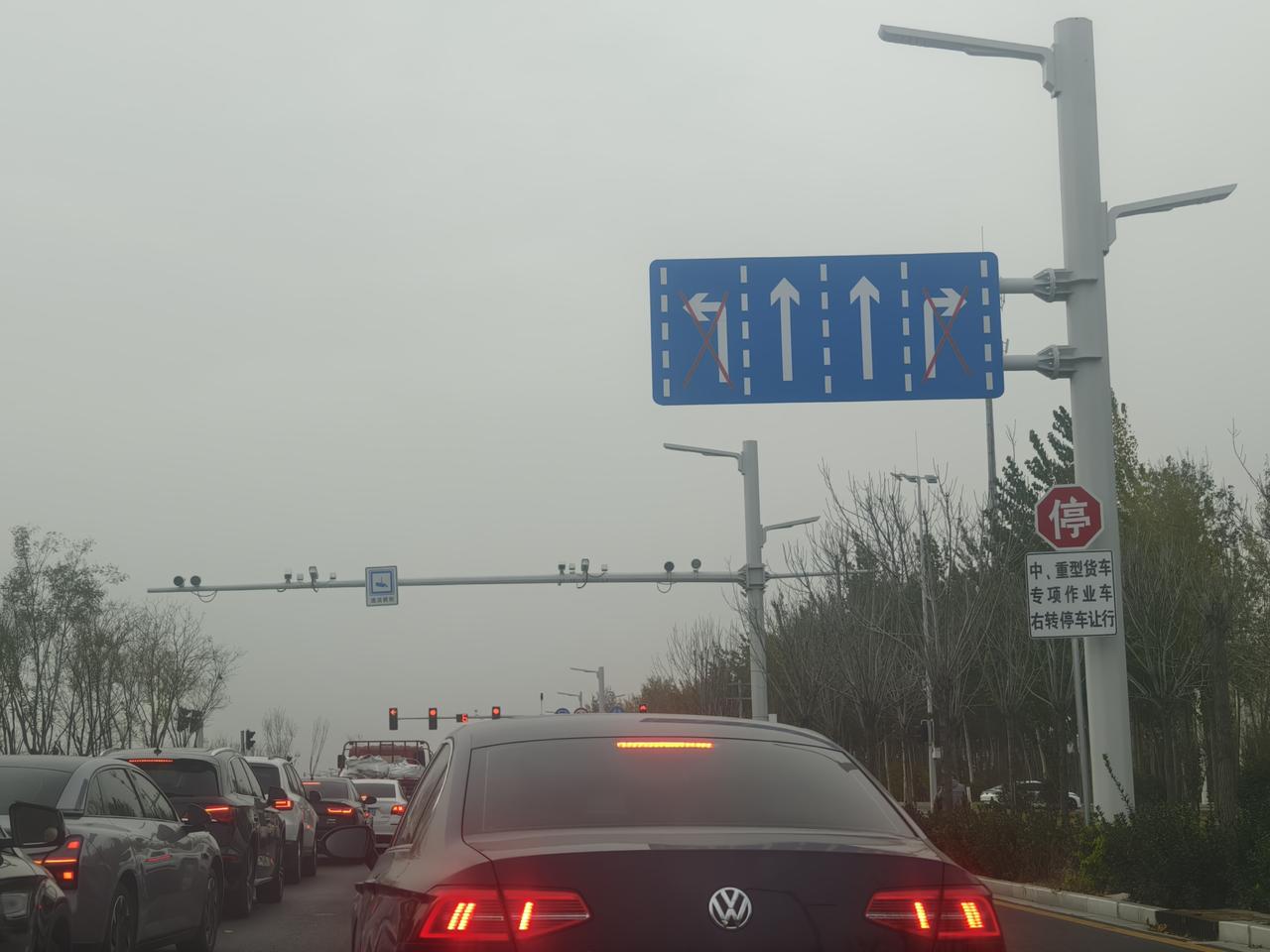 今天是2025年11月24日，复兴大街与塔北路已经通车多日。不懂就问：这个指示牌