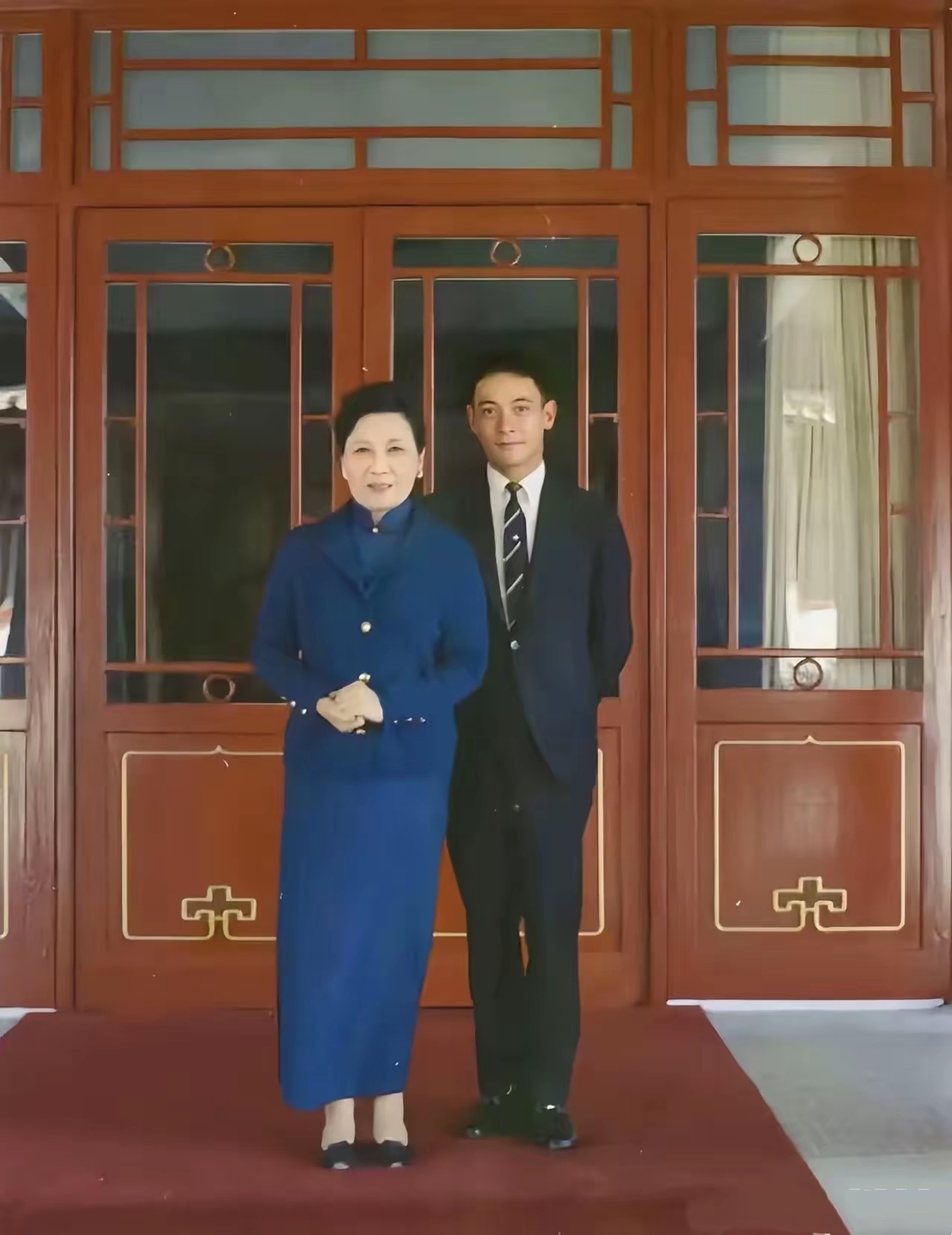 很多人以为宋美龄到台湾后和蒋家第三代关系疏远，其实根本不是。这张60年代拍于阳明