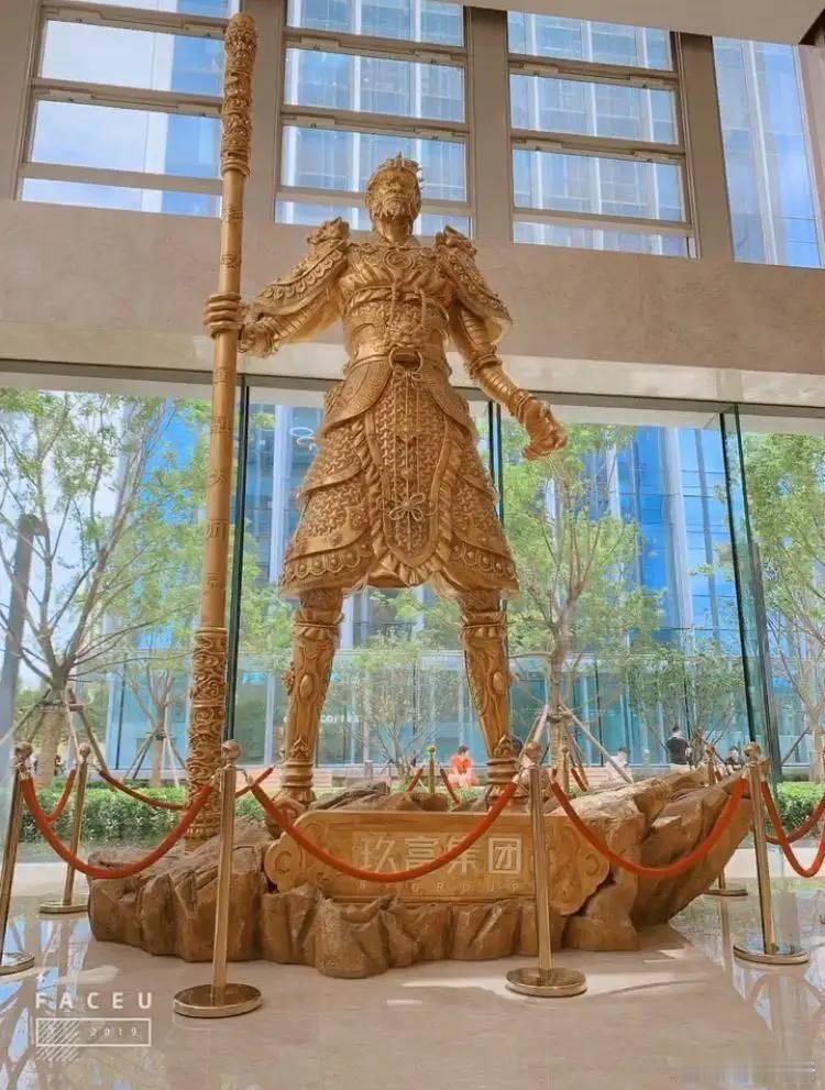 玖富集团的大厦，这个孙悟空的大雕像，如今不知道是被毁了还是被烧了。 